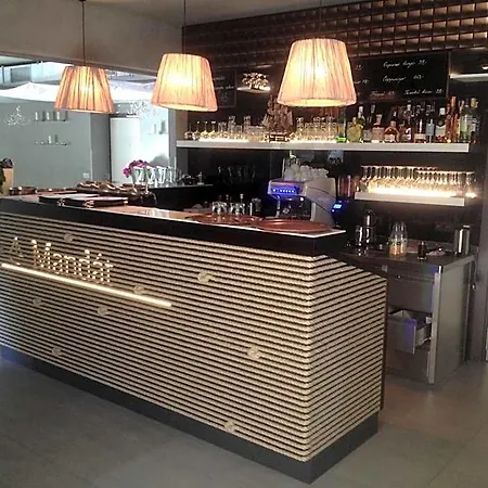 מלון Mandat
