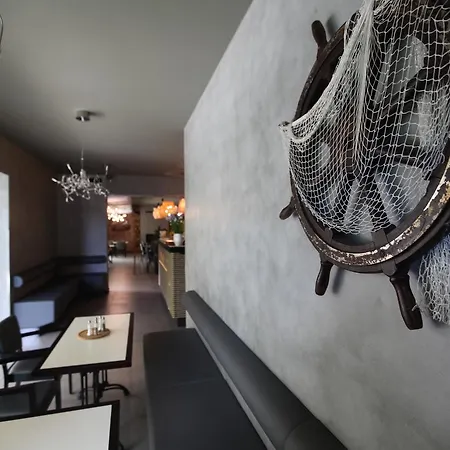 Mandát Hotel 3*